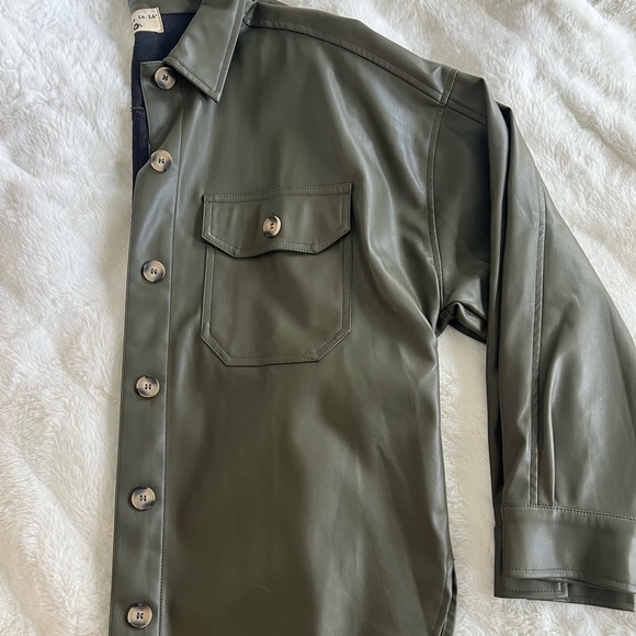 somewhere in la • leather shacket size M - Picture 4 of 5